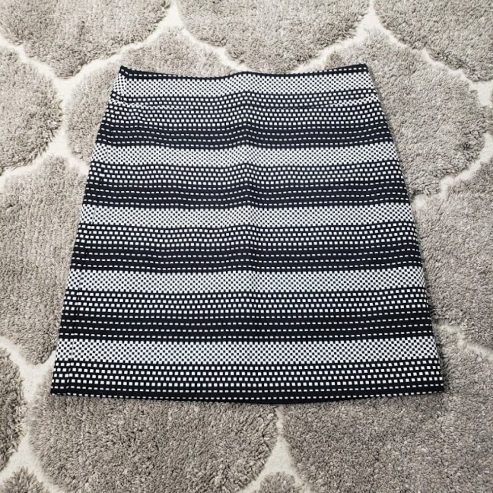 Ann Taylor Loft Black Check Knit Skirt Sz 0 NWOT - Picture 2 of 6